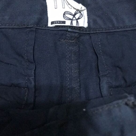 2 Aritzia TNA short shorts 0 - Picture 5 of 6